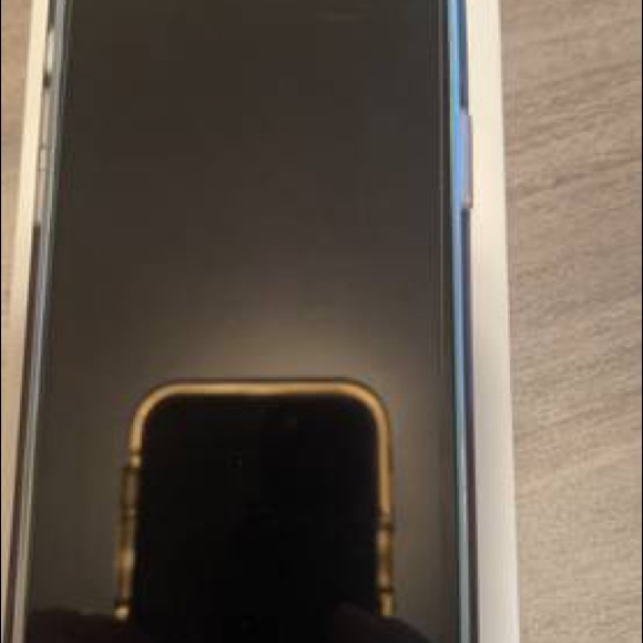 iPhone 12 - Picture 3 of 3